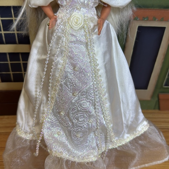 Vintage 1976 Princess Barbie White Glittery Gown - Picture 6 of 12